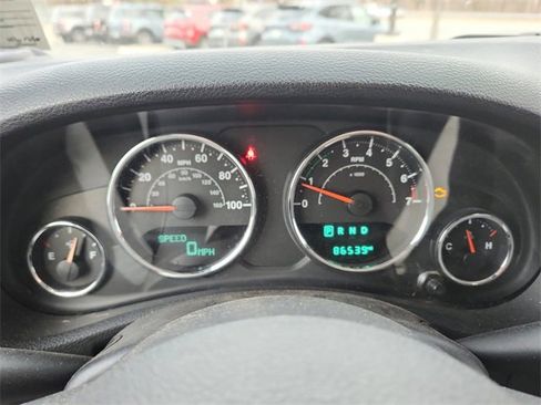 Used 2015 Jeep Wrangler Unlimited Sahara image 14