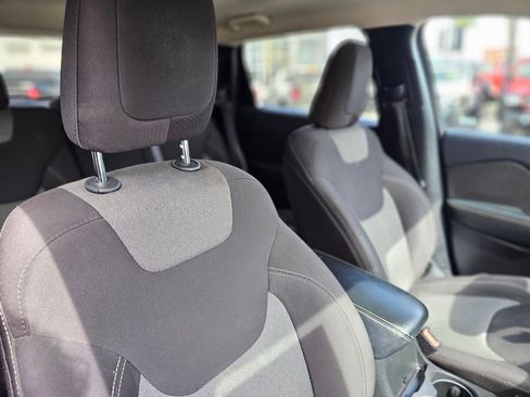 Used 2015 Jeep Cherokee Sport w/ Sport Appearance Group image 27