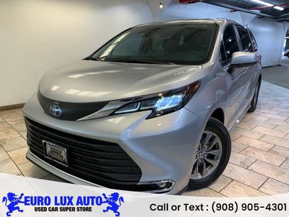 Used 2021 Toyota Sienna XLE