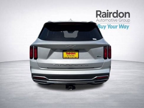 Certified 2022 Kia Sorento S image 4