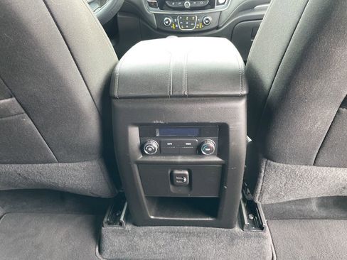 Used 2023 Chevrolet Traverse LT image 34