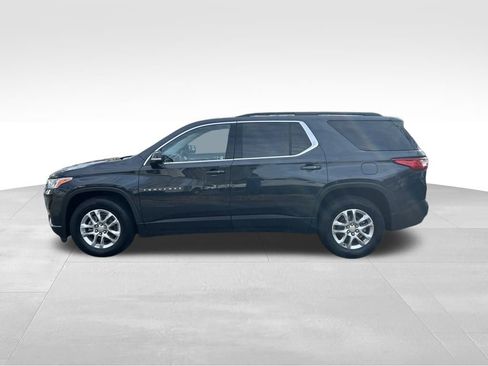 Used 2021 Chevrolet Traverse LT image 2