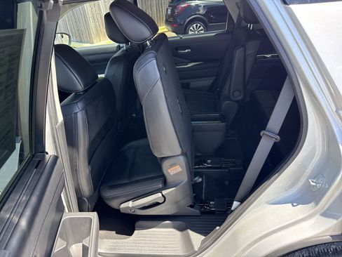 Used 2023 Nissan Pathfinder SL w/ SL Premium Package FWD image 11