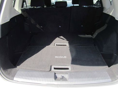 Used 2024 Nissan Rogue S image 10