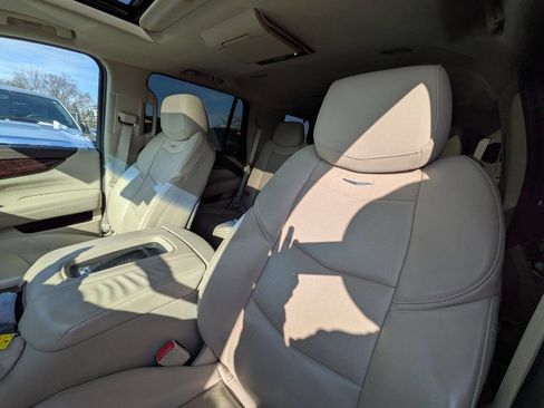 Used 2015 Cadillac Escalade Premium image 13