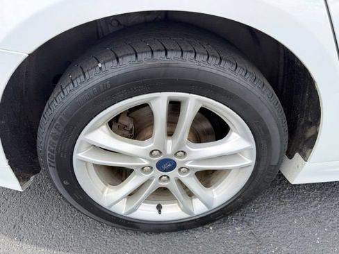 Used 2018 Ford Fusion SE FWD image 25