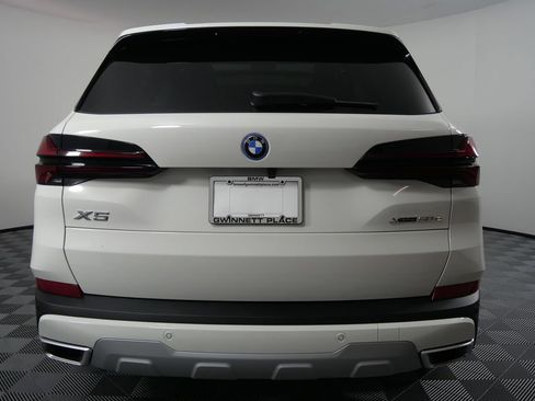 Used 2025 BMW X5 xDrive50e image 5