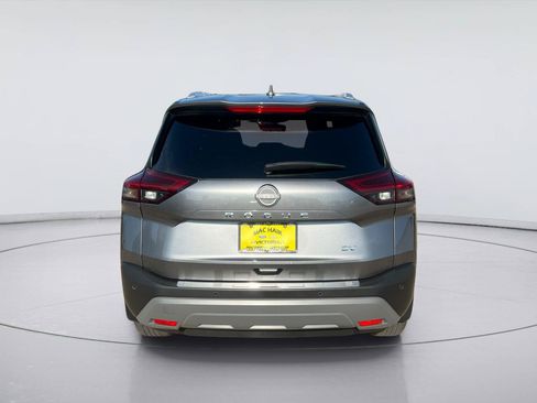 Used 2023 Nissan Rogue SV w/ SV Premium B Package FWD image 4