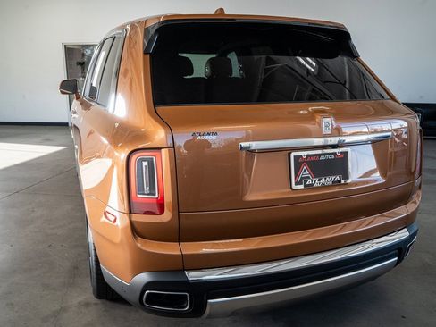 Used 2023 Rolls-Royce Cullinan w/ Cullinan Package image 25