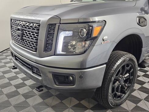 Used 2019 Nissan Titan SV w/ SV Convenience Package image 6