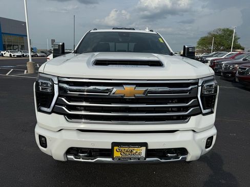Used 2025 Chevrolet Silverado 2500 High Country w/ High Country Premium Package image 8