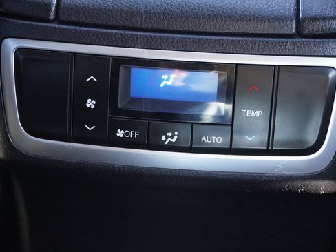 Used 2018 Toyota Highlander XLE image 28