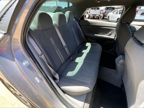 Used 2022 Hyundai Elantra SEL FWD image 35