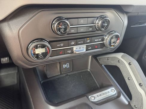 Used 2024 Ford Bronco Big Bend w/ Sasquatch Package AWD/4WD image 14