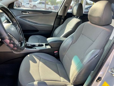 Used 2011 Hyundai Sonata SE w/ Navigation & Sunroof Pkg 4 FWD image 12
