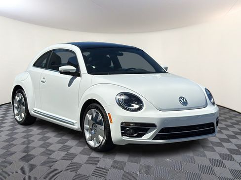 Used 2018 Volkswagen Beetle 2.0T SE w/ SE Premium Package FWD image 1