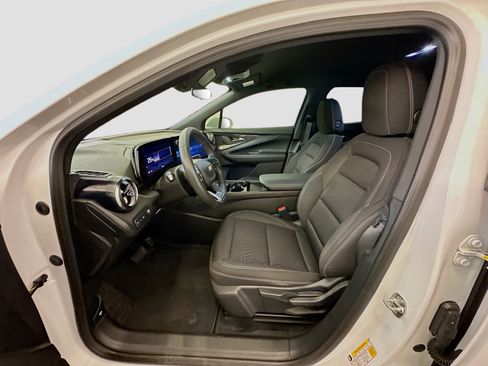 Used 2025 Chevrolet Blazer EV LT AWD/4WD image 13