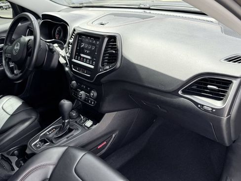 Used 2021 Jeep Cherokee Trailhawk AWD/4WD image 28