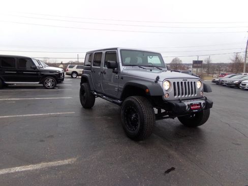 Used 2014 Jeep Wrangler Unlimited Sport w/ Quick Order Package 24S AWD/4WD image 4
