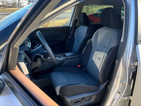 Used 2023 Nissan Rogue SV image 7