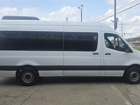 Used 2025 Mercedes-Benz Sprinter 2500 image 5