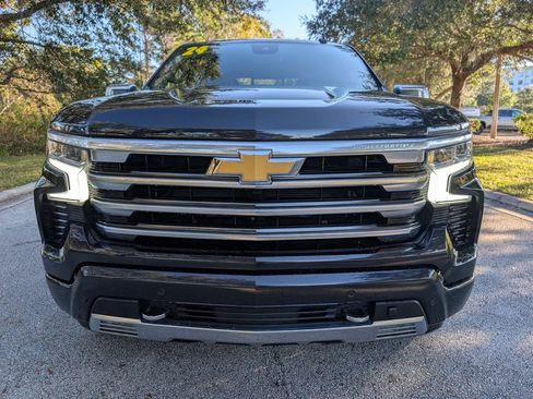 Used 2024 Chevrolet Silverado 1500 High Country w/ Technology Package image 2