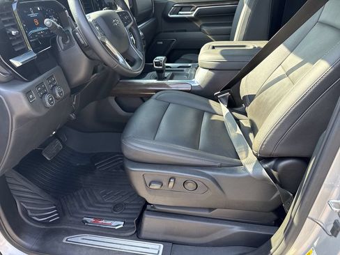 Used 2022 Chevrolet Silverado 1500 LT Trail Boss w/ LT Trail Boss Premium Package AWD/4WD image 9