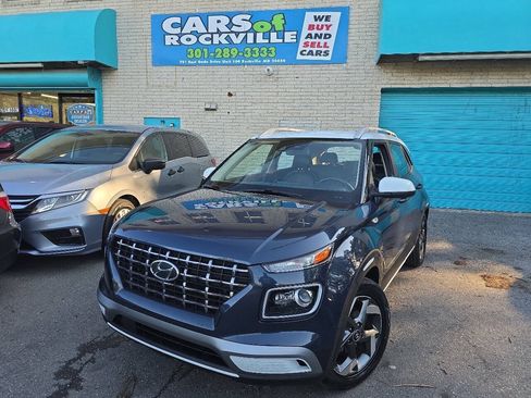 Used 2022 Hyundai Venue Limited FWD image 2