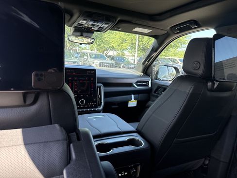New 2026 GMC Yukon Denali w/ Advanced Technology Package AWD/4WD image 17