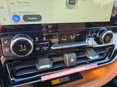 Used 2010 Toyota Highlander Limited image 25