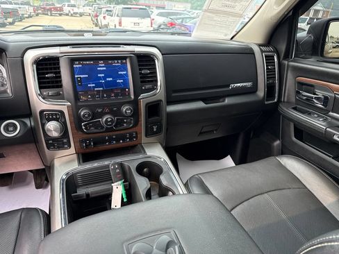 Used 2018 RAM 1500 Laramie w/ Convenience Group AWD/4WD image 13
