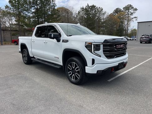 Used 2025 GMC Sierra 1500 AT4 w/ Technology Package AWD/4WD image 4