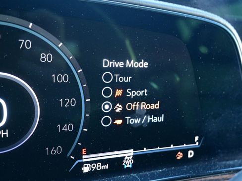 Used 2021 Cadillac Escalade ESV Premium Luxury w/ LPO, Illumination Package image 39