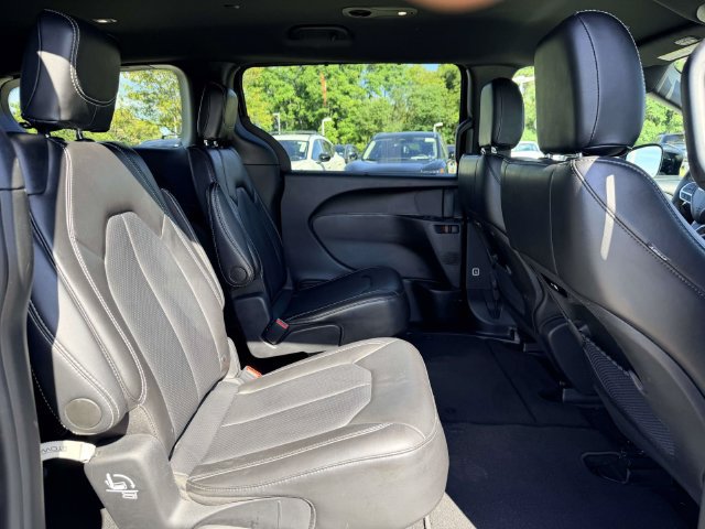 Used 2025 Chrysler Pacifica Select FWD image 11