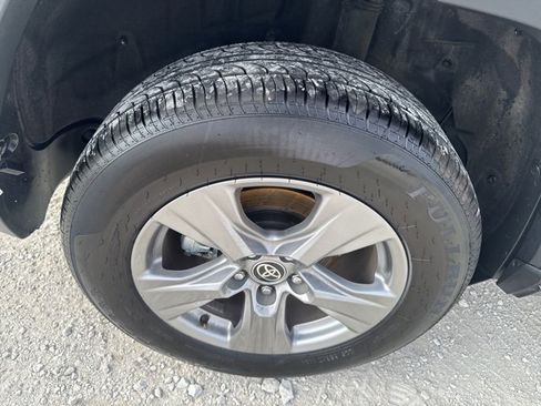 Used 2025 Toyota RAV4 XLE image 9