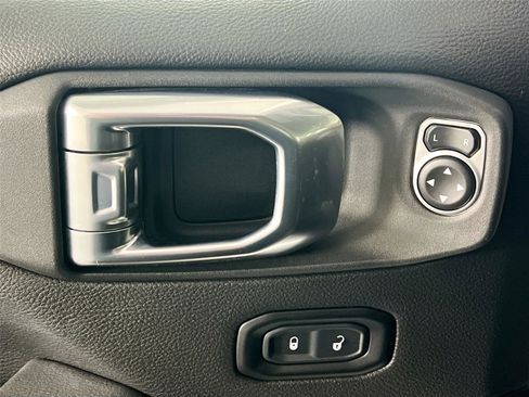 Used 2021 Jeep Wrangler Unlimited Rubicon image 18