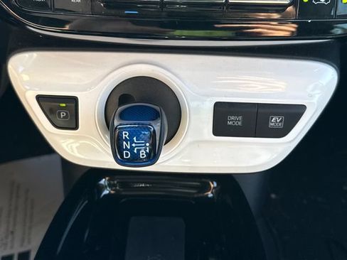 Used 2017 Toyota Prius Three FWD image 29
