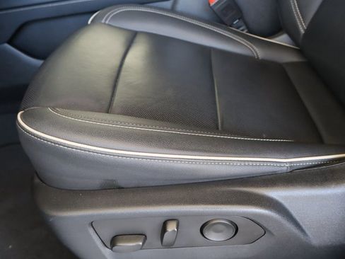 Used 2023 GMC Yukon XL SLT image 16