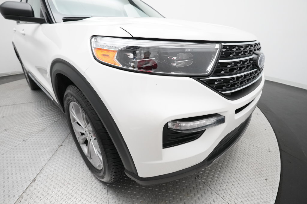 Used 2021 Ford Explorer XLT w/ Equipment Group 202A AWD/4WD image 23