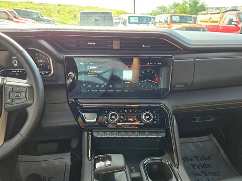 Used 2024 GMC Sierra 1500 AT4 w/ Technology Package AWD/4WD image 23