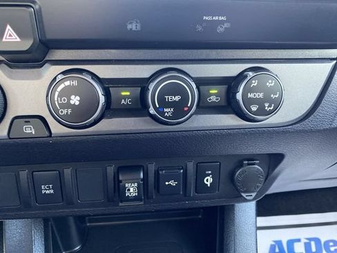 Used 2020 Toyota Tacoma TRD Off-Road w/ Blackout Package AWD/4WD image 18