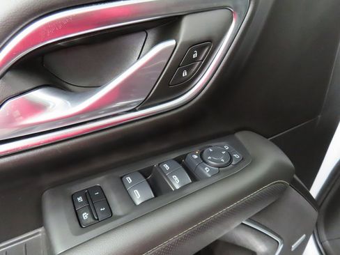 Used 2024 GMC Yukon XL SLT image 58