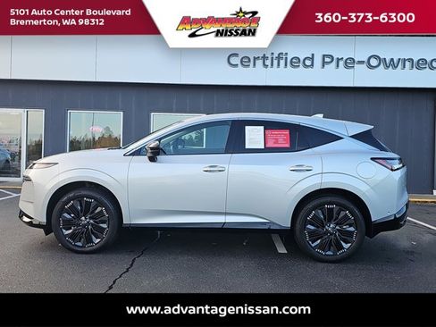 Used 2025 Nissan Murano Platinum w/ Cargo Package image 2