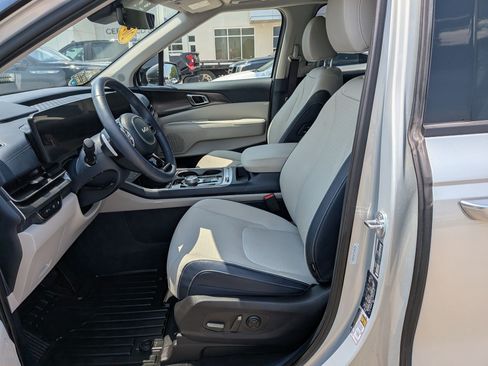 Certified 2025 Kia Carnival SX Prestige FWD image 27
