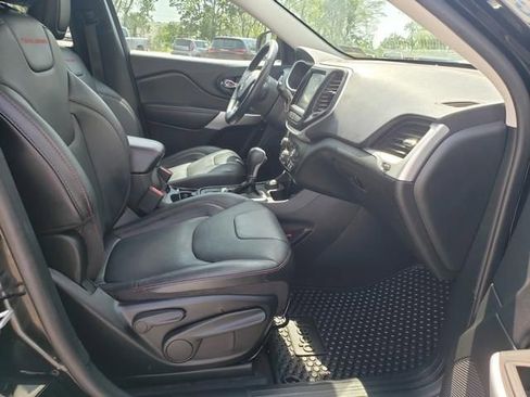 Used 2018 Jeep Cherokee Trailhawk w/ Quick Order Package 27L AWD/4WD image 18