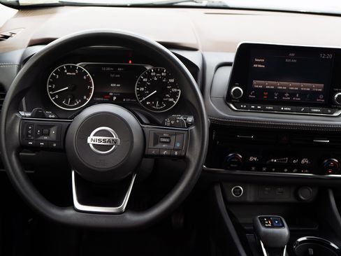 Used 2021 Nissan Rogue SV image 19