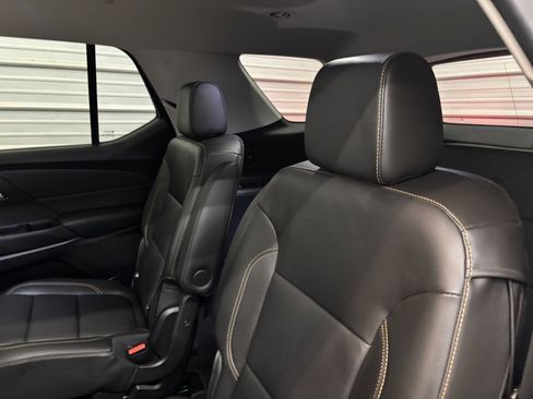 Used 2021 Chevrolet Traverse LT image 24