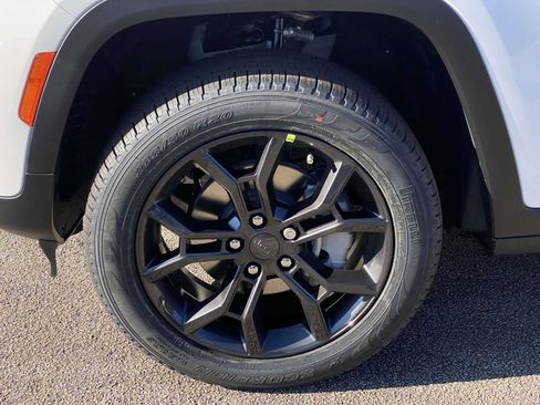 New 2025 Jeep Grand Cherokee Limited w/ Trailer Tow Package image 15