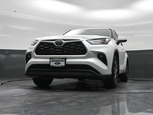 Used 2022 Toyota Highlander XLE image 20