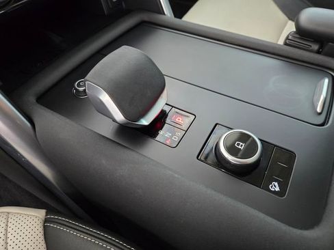 Certified 2025 Land Rover Discovery Dynamic SE AWD/4WD image 23